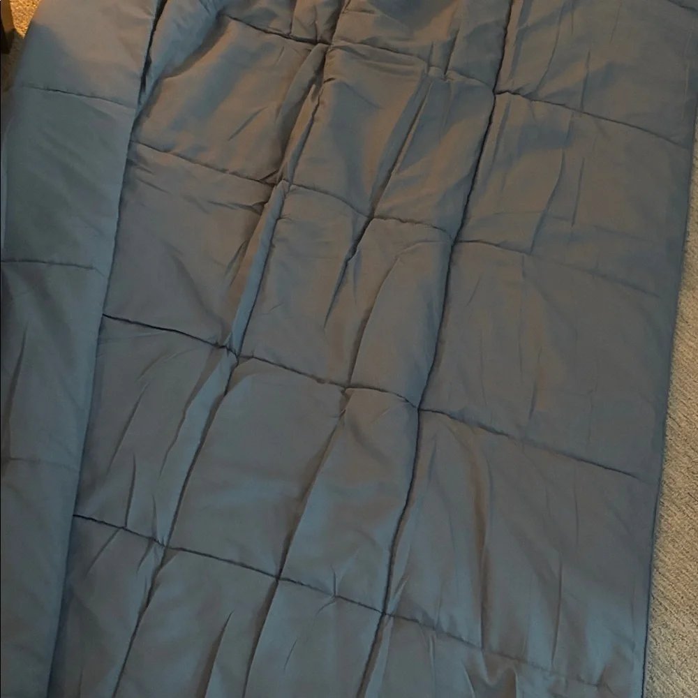 Comforter and pillow shams queen